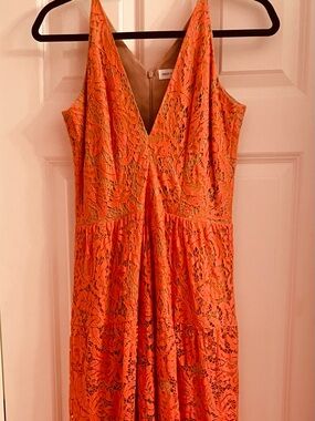 Sleeveless Lace Maxi dress with V-Neckline
